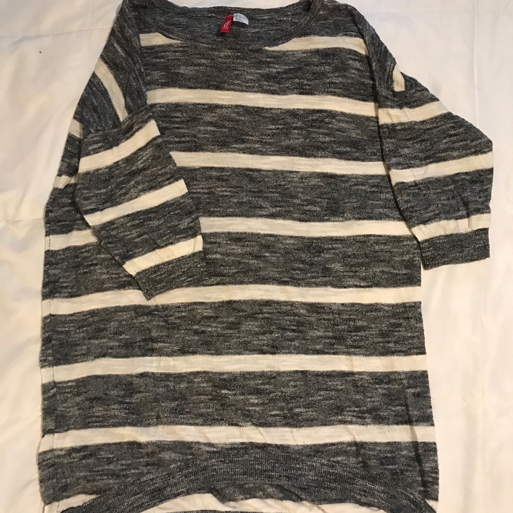 Divided short sleeve tunic sweater